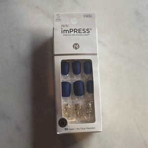 Kiss Press on Nails navy and glitter